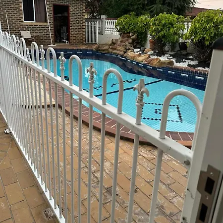 Mains Rd 带厨房卫浴泳池附属公寓m4 Homestay Brisbane