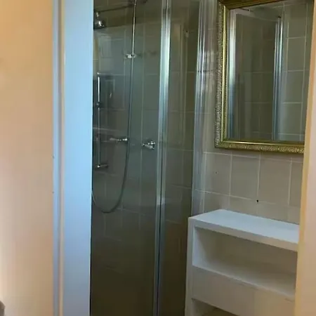 Mains Rd 带厨房卫浴泳池附属公寓m4 Homestay Brisbane