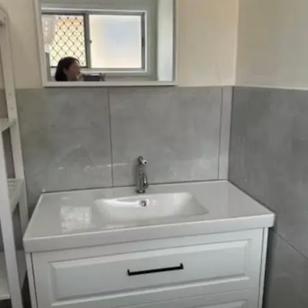 Granadilla St 2张超大单人床走路到商场公交站 G3 Homestay *