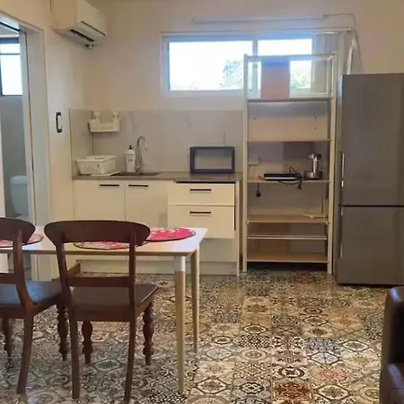Mains Rd 带厨房卫浴泳池附属公寓m4 Homestay *