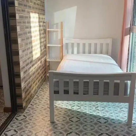 Mains Rd 带厨房卫浴泳池附属公寓m4 Homestay *