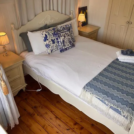 Kent Street Retreat *