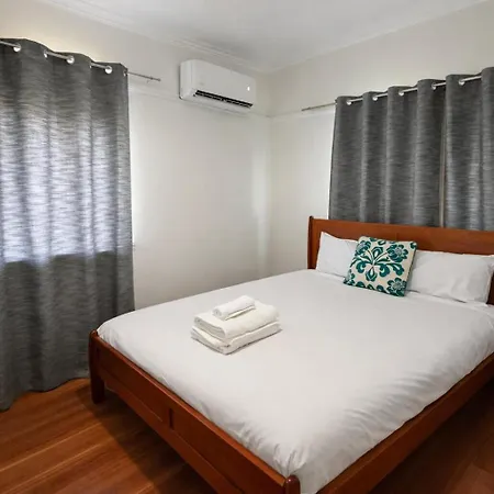 Entire House Walk To South Bank Mater Holiday home