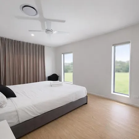 Villa Modern 4br 3bath Duplex Near Train Station Stylish Comfortable
