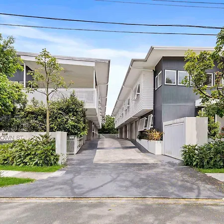 Stylish 3br Townhouse Camphill - Wifi, Parking