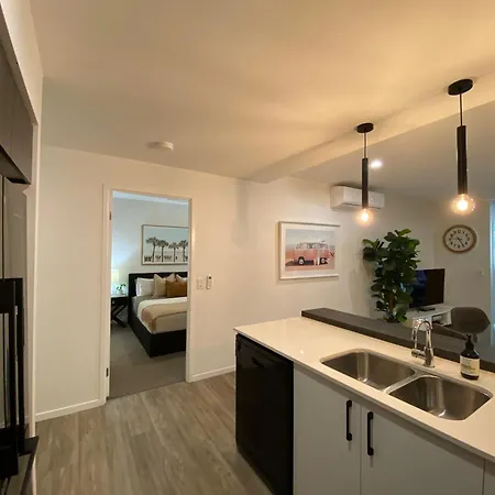 Luxe Retreat 2 Bed Unit - Airport 13mins, Free Parking, Train, Bus, Parks Nearby Apartment