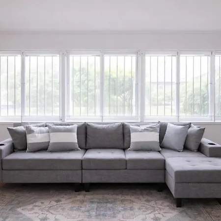 Entire New Renovated 2bedrm Unit Next To Southbank Apartment