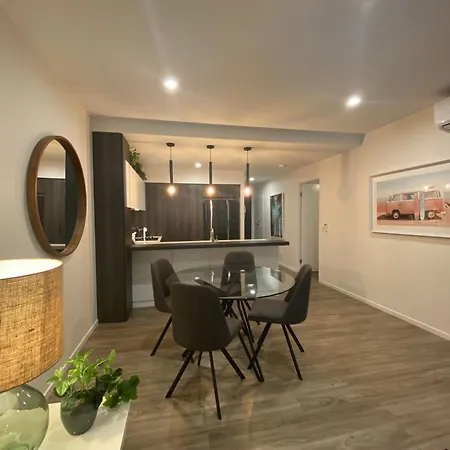 Luxe Retreat 2 Bed Unit - Airport 13mins, Free Parking, Train, Bus, Parks Nearby Apartment *