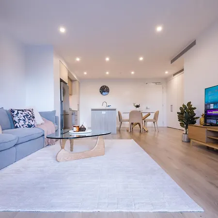 Stunning Sunset Rooftop River & City Views, Sauna, Carpark, Gym