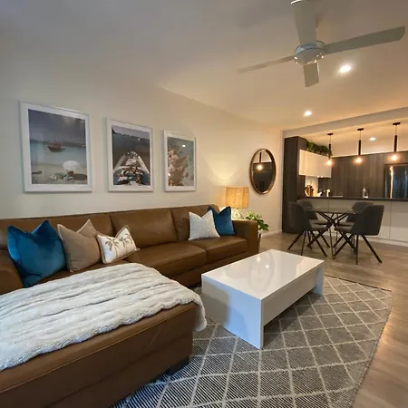 Apartment Luxe Retreat 2 Bed Unit - Airport 13mins, Free Parking, Train, Bus, Parks Nearby