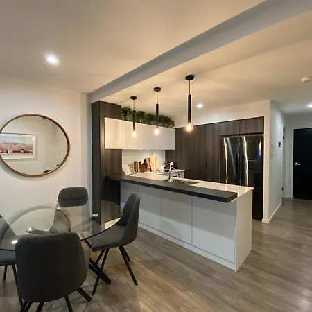Luxe Retreat 2 Bed Unit - Airport 13mins, Free Parking, Train, Bus, Parks Nearby Brisbane