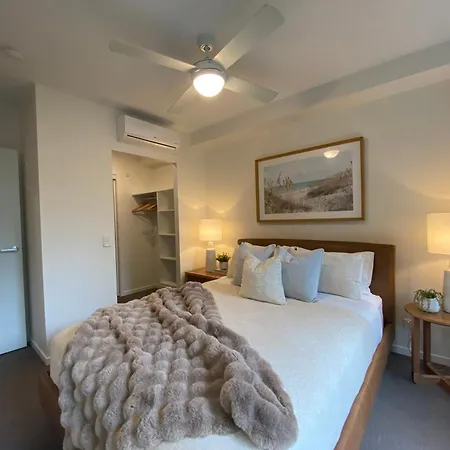 Luxe Retreat 2 Bed Unit - Airport 13mins, Free Parking, Train, Bus, Parks Nearby Brisbane