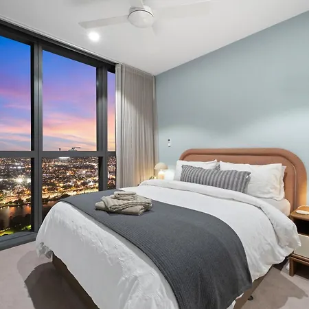 Diamonds Are Forever 1bed-1bath-parking-views *