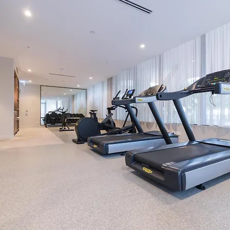 Stunning Sunset Rooftop River & City Views, Sauna, Carpark, Gym *