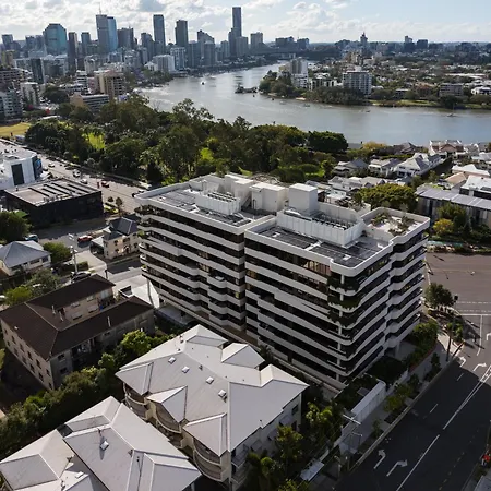 Stunning Sunset Rooftop River & City Views, Sauna, Carpark, Gym Apartment