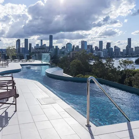 Apartment Stunning Sunset Rooftop River & City Views, Sauna, Carpark, Gym Brisbane