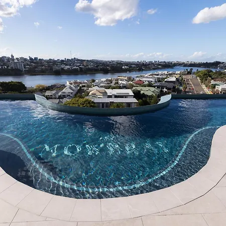Stunning Sunset Rooftop River & City Views, Sauna, Carpark, Gym Apartment Brisbane