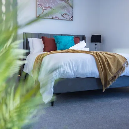 Stunning Sunset Rooftop River & City Views, Sauna, Carpark, Gym Apartment Brisbane