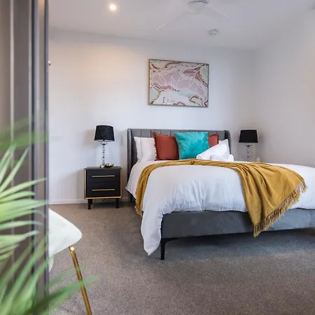 Stunning Sunset Rooftop River & City Views, Sauna, Carpark, Gym Brisbane