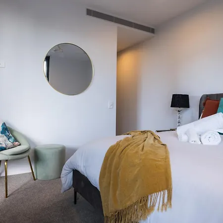 Apartment Stunning Sunset Rooftop River & City Views, Sauna, Carpark, Gym