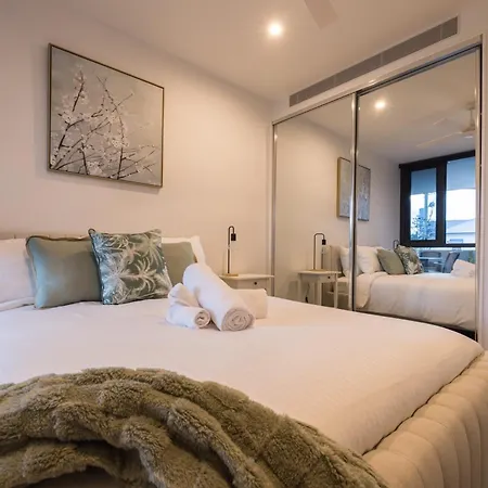 Apartment Stunning Sunset Rooftop River & City Views, Sauna, Carpark, Gym