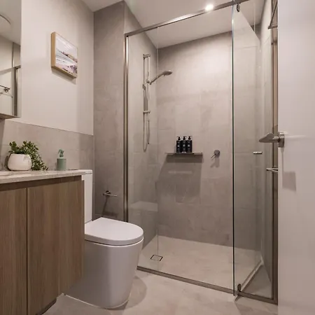 Apartment Stunning Sunset Rooftop River & City Views, Sauna, Carpark, Gym