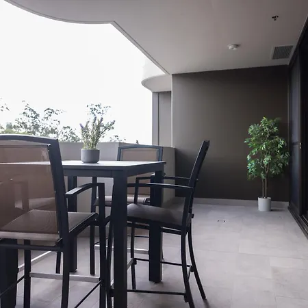 Stunning Sunset Rooftop River & City Views, Sauna, Carpark, Gym Apartment *