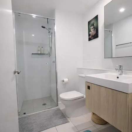 Sky Risen Cozy Bedroom With Bathroom Brisbane