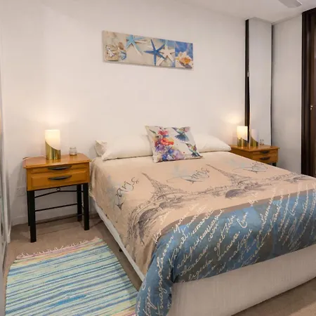 Sky Risen Cozy Bedroom With Bathroom Resort Brisbane