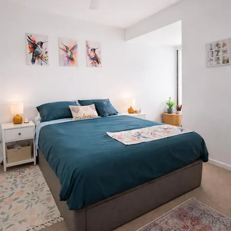 Sky Risen Cozy Bedroom With Bathroom Brisbane