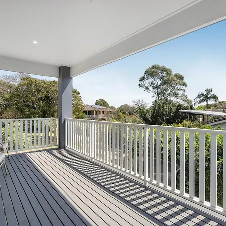 Family-friendly House With Courtyard Retreat *