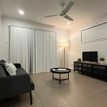Modern 3bdr Townhouse In Bellbird Park Holiday home
