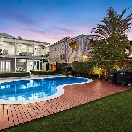 4bdr Queenslander With Pool Near Manly Esplanade Holiday home *