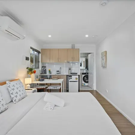 Walk To Westfield For Solo Traveler Holiday home Brisbane
