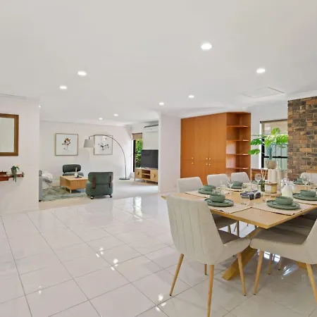 Spacious 4br Family In Sunnybank *