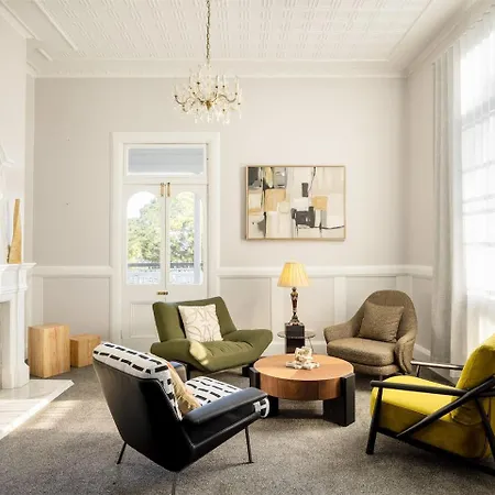 Holiday home 6mil Luxe Hilltop 6 Bedroom Heritage Mansion Brisbane