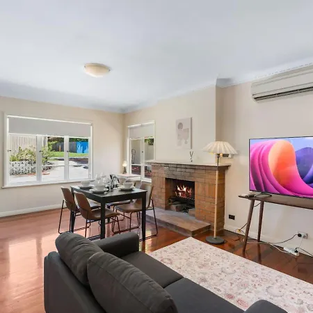 Holiday home Warm And Cozy Retreat Near Shops And Transport
