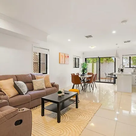 1em Abnb-style 5br, 2 Parking-patio, 5 Mins To Westfield