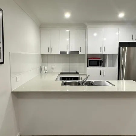Modern 3bdr Townhouse In Bellbird Park Holiday home
