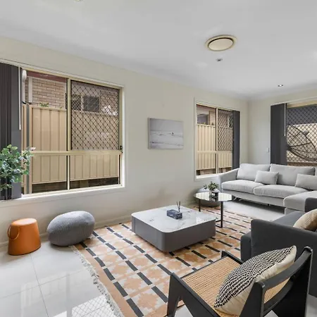 Spacious 4br Family In Inala Quiet Street Holiday home *