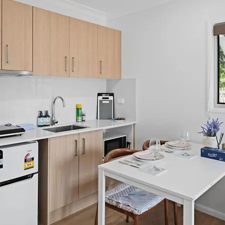 1br Walk To Westfield For Solo Holiday home