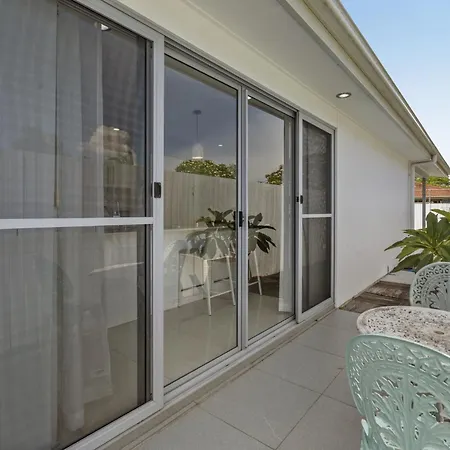 Spacious 4-bed House With Secure Parking *