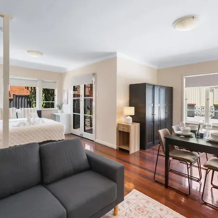 Holiday home Warm And Cozy Retreat Near Shops And Transport Brisbane