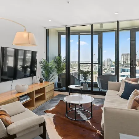 Modern Skyline 3br With Pool Gym And Tub *