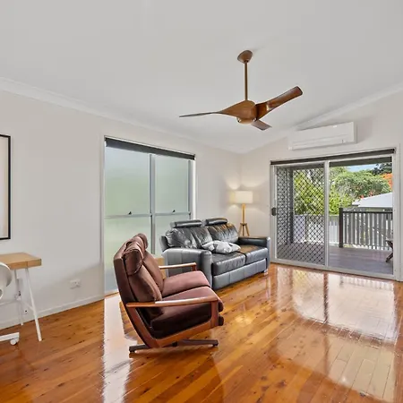 Holiday home Bright 3-bed In Leafy Annerley Brisbane