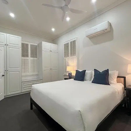 4bdr Queenslander With Pool Near Manly Esplanade