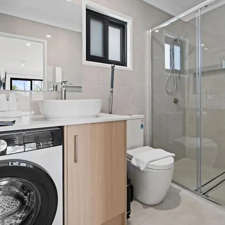 Holiday home 1br Walk To Westfield For Solo Brisbane