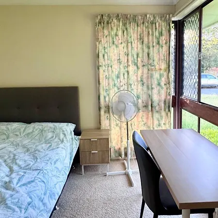 Homestay Walk To Market Square And Garden City! Macgregor