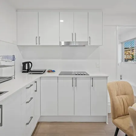 Private King Bed Near Garden With Kitchen *