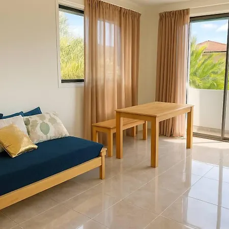 New Luxury Private Unit Near Airport & Cbd Villa